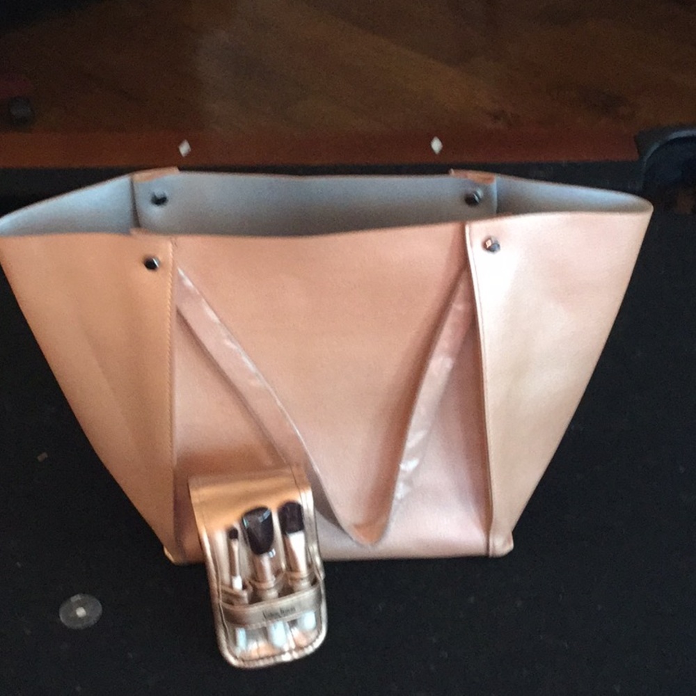 Free Gift with purchase of 50$ or more